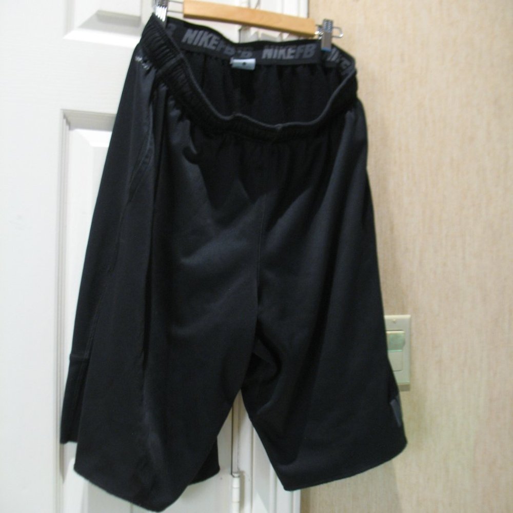 Nike Men's Black Therma-Fit Shorts - XL